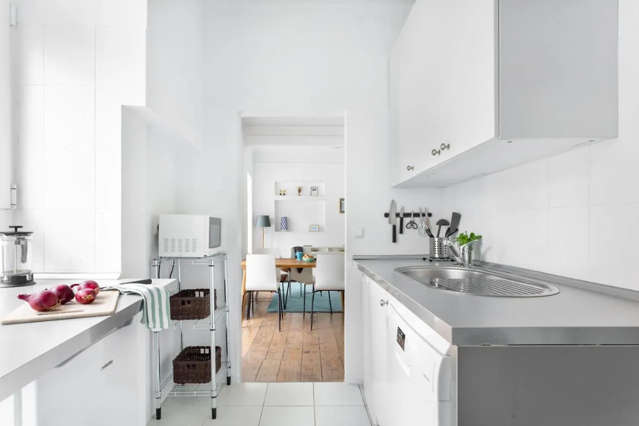 شقة Lisboa  في Altido Stunning 4Br Apt With Terrace And Seaview In Alfama