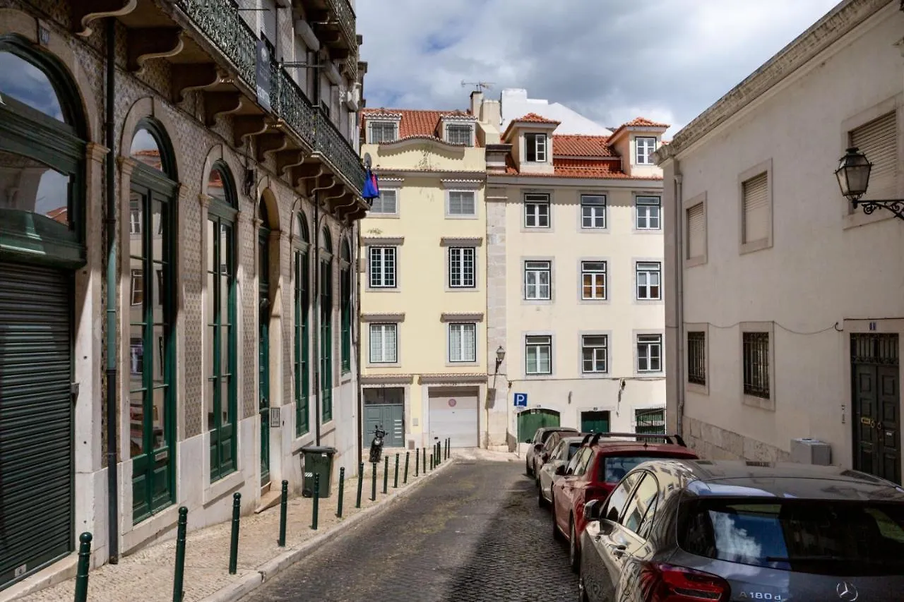Апартаменты Altido Stunning 4Br Apt With Terrace And Seaview In Alfama Лиссабон
