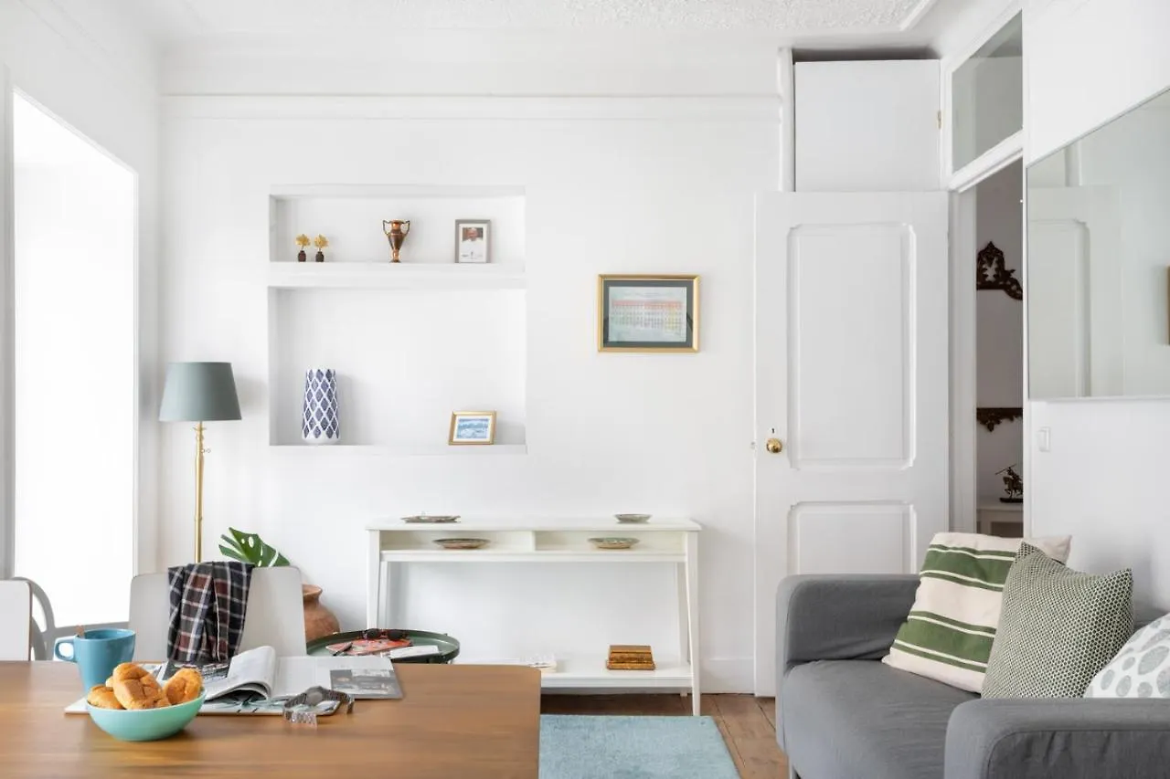 Апартаменты Altido Stunning 4Br Apt With Terrace And Seaview In Alfama Лиссабон